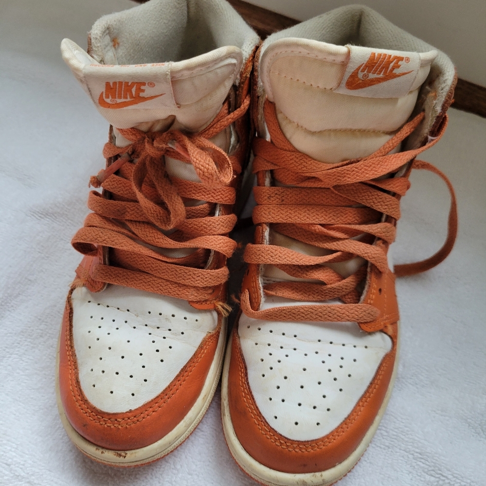 Air Jordan Starfish Size 2Y Orange, Brown, white and Cream  color Classic style